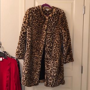 Fur jacket, leopard pattern.